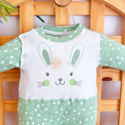 Macacão Trape Zape- Coelhinha com Flor Amarela - Verde com Coraçãozinho  